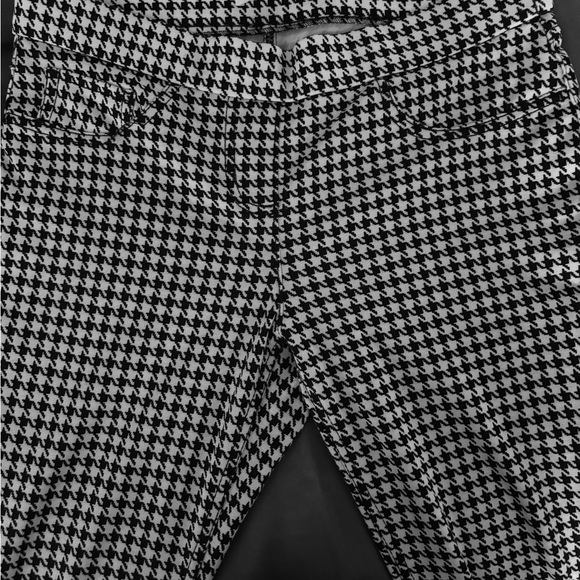 NO BOUNDARIES B/W LEGGINGS - Picture 1 of 7